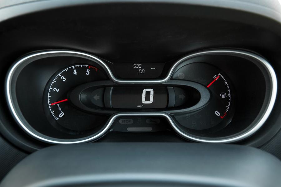 Панель приборов Vauxhall Vivaro Doublecab L2 BiTurbo Limited Edition 2017 года  (фото 15 из 24)